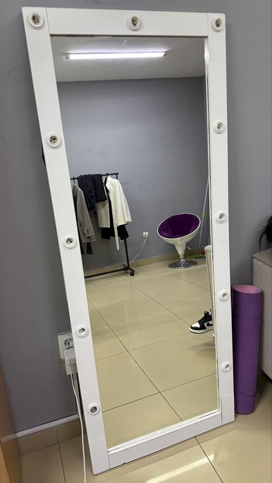 Зеркало (лампочки надо докупить)