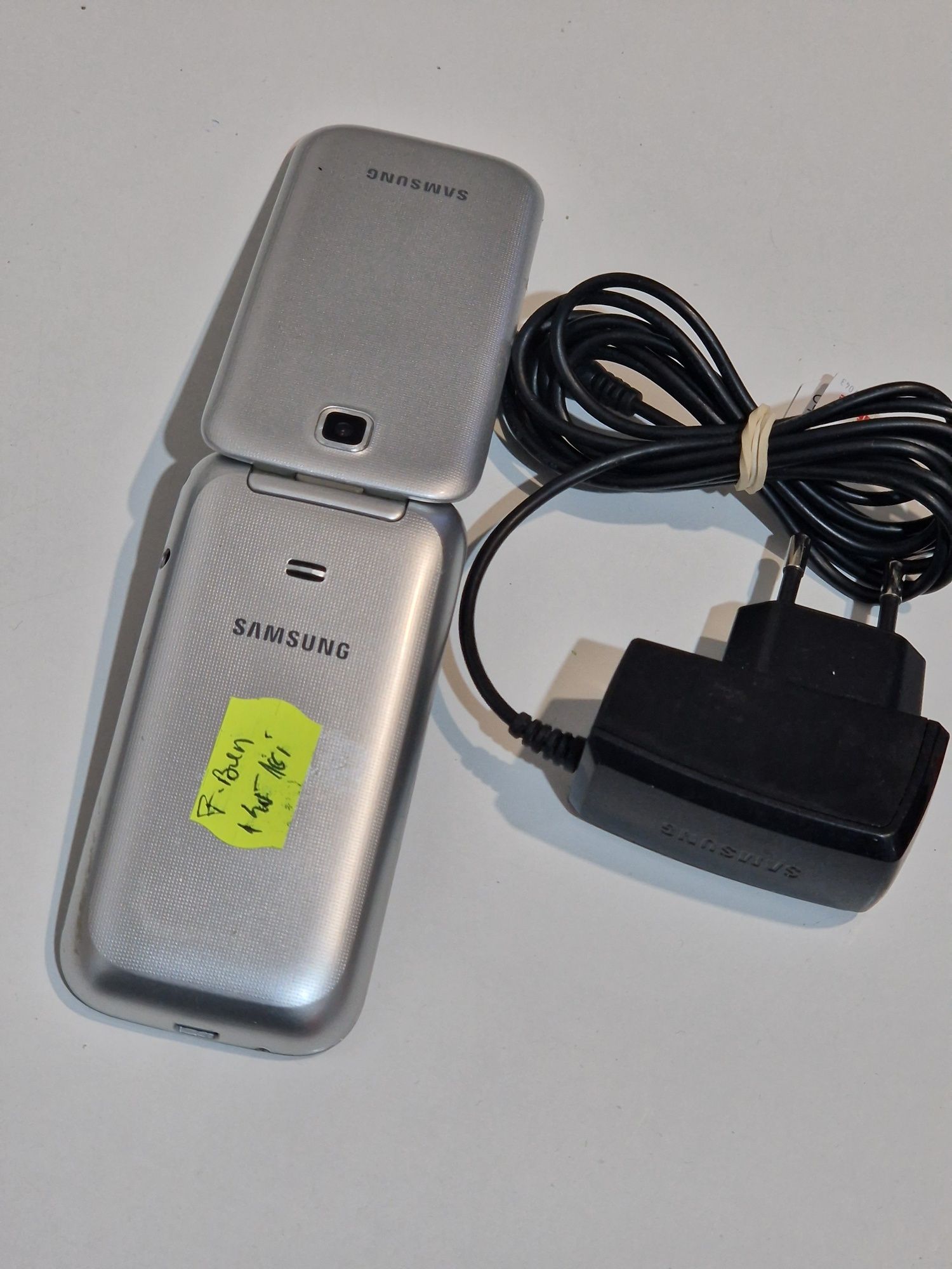 Telefon cu clapeta GT-C3590 perfect funcțional
