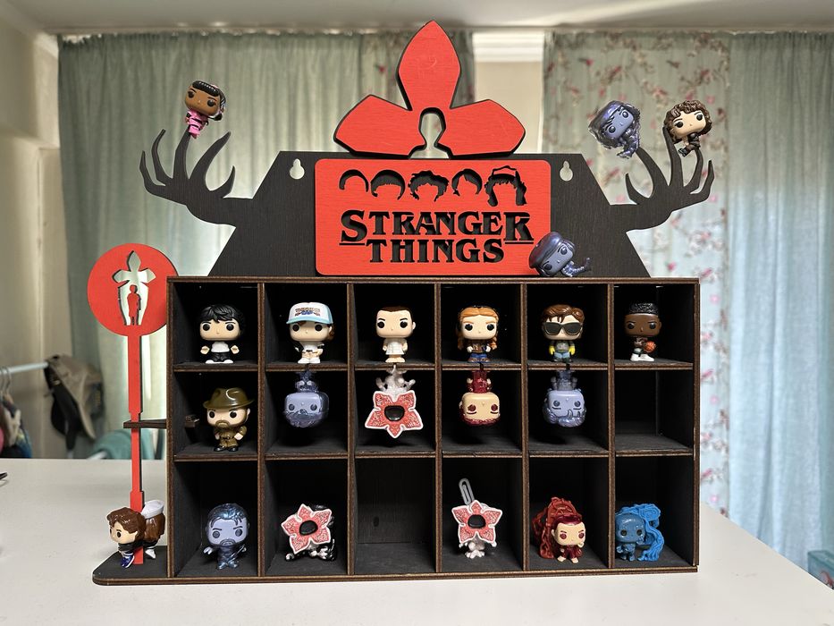 фигурки kinder joy по сериалу stranger things с подставкой