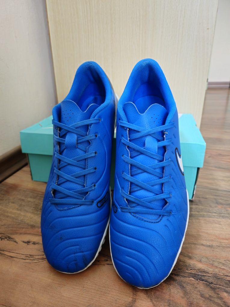 Стоножки Nike Tiempo Legend 10 Club TF