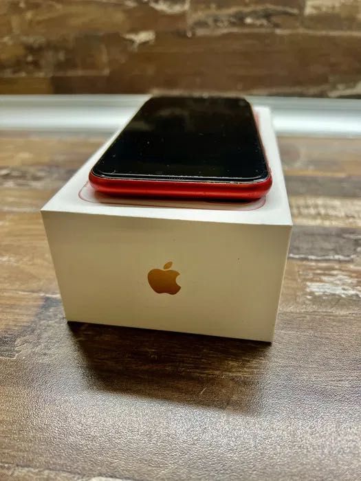 Iphоne 11 - 64 GB RED