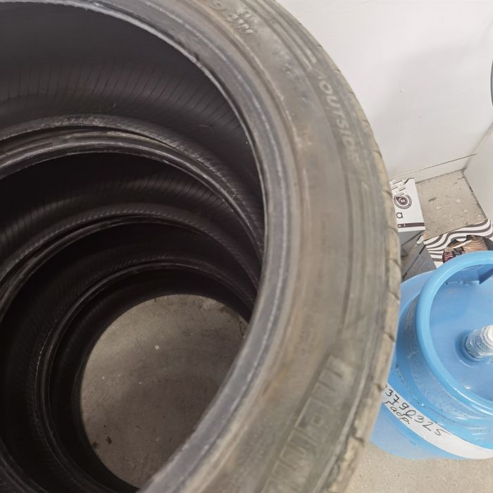 Гуми МОМО 225/45/17 летни с борд