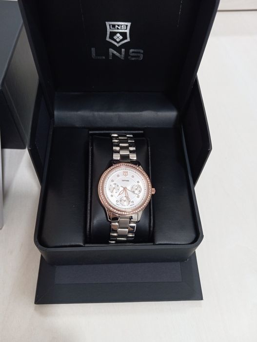 PREMIUM LNS SWISS WATCH — elegance in every second