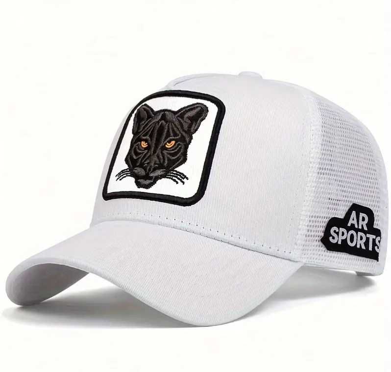 Шапка с козирка.