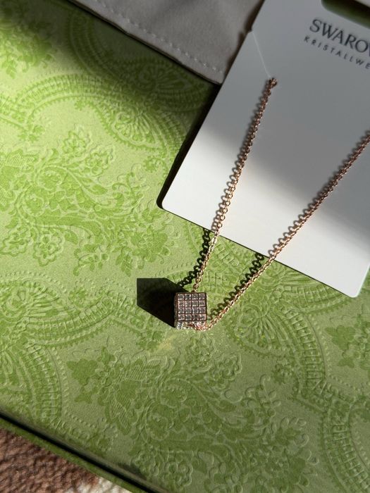 Оригинальное изделие Swarovski привезен из Европы