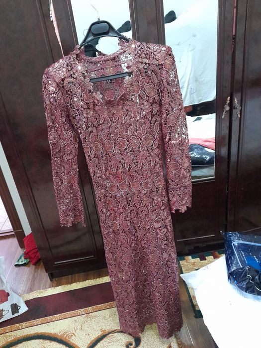 Продам вечерние платье для девушек и женщины