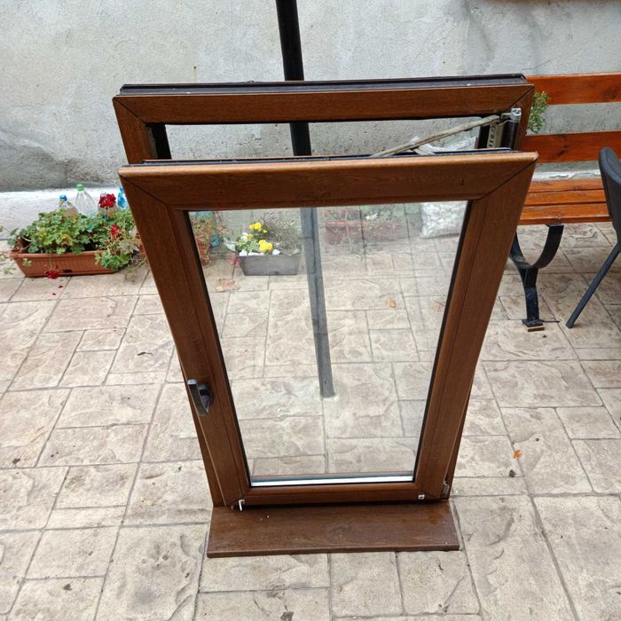PVC прозорец 68 см/ 116 см, златен дъб