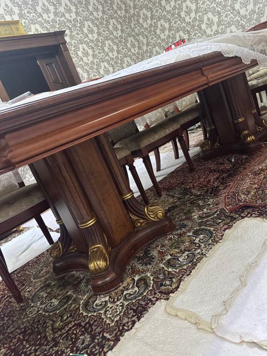 Прадается китайский стол и 12 стульев