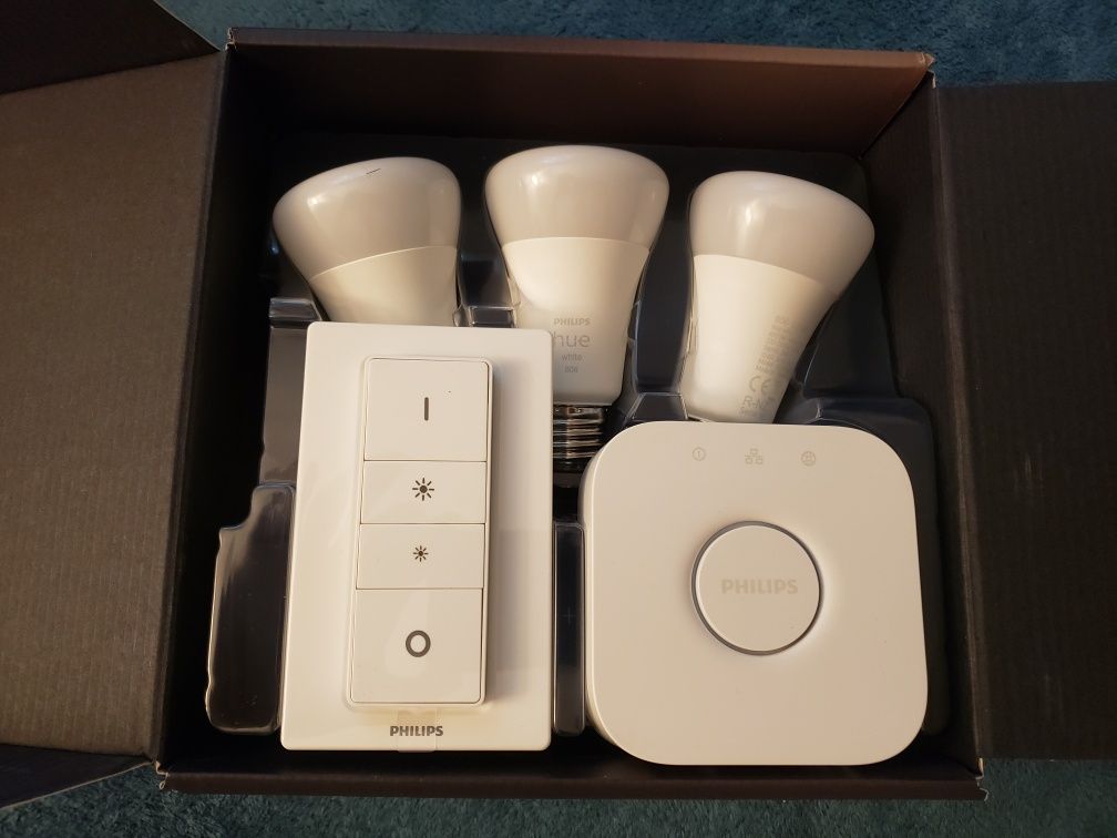 Philips Hue White Starter Kit 3 Becuri Bridge Switch