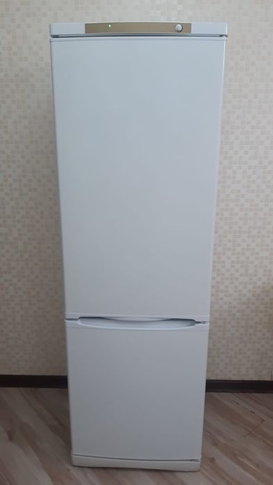 Продается холодильник хорошем состояний Indesit