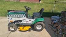 Tractoraș tuns gazon