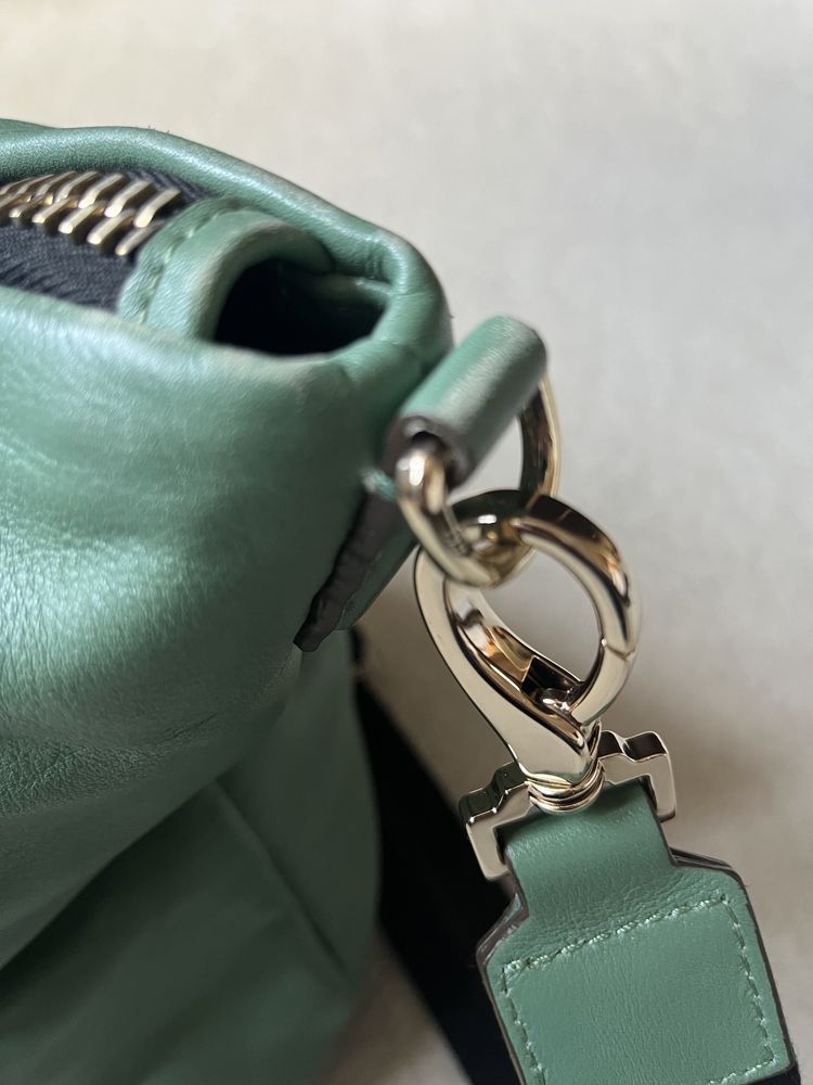 Дамска чанта ANYA HINDMARCH отестествена кожа.