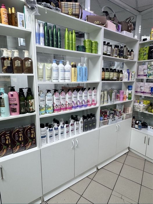 Витрины, стеллажи для магазина