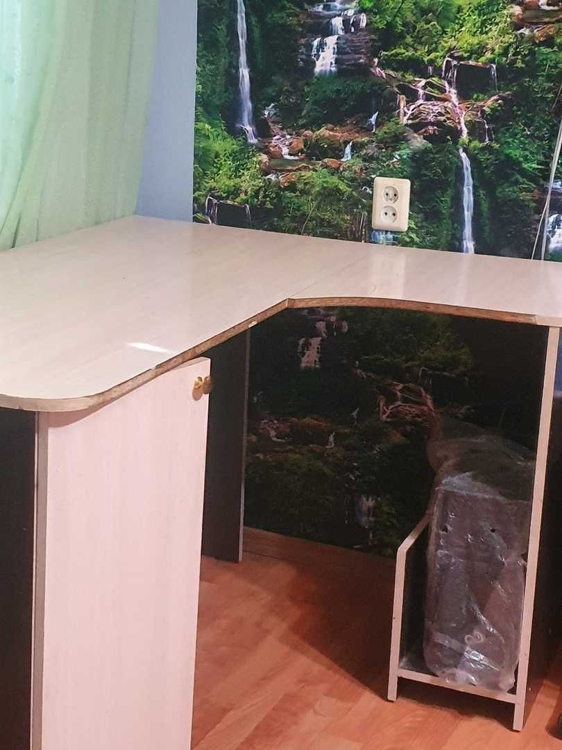 Стол угловой компьютерный