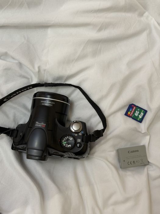 Продается профессиональный фотоаппарат Canon sx40hs