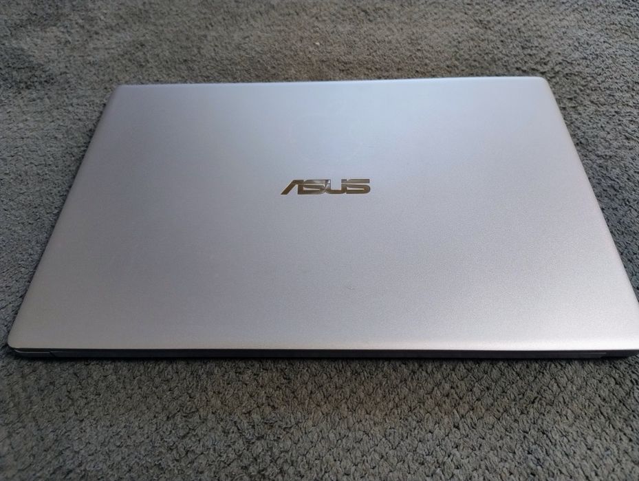 Laptop Asus vivobook i7 impecabil