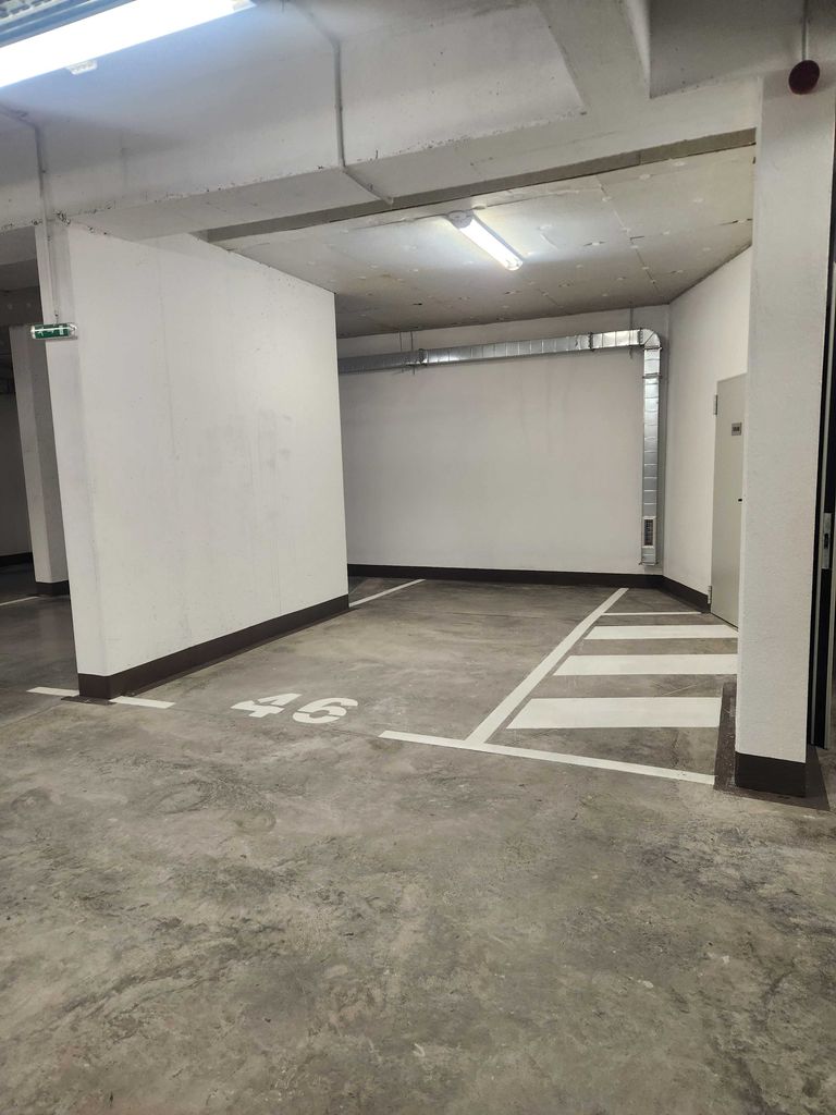 Дава се под наем Гараж / Паркомясто в София, Младост 1 - 17 кв.м за 102 € - Снимка #1