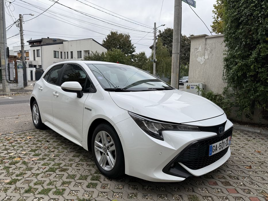 Vand toyota Corolla 1.8 benzina Hybrid