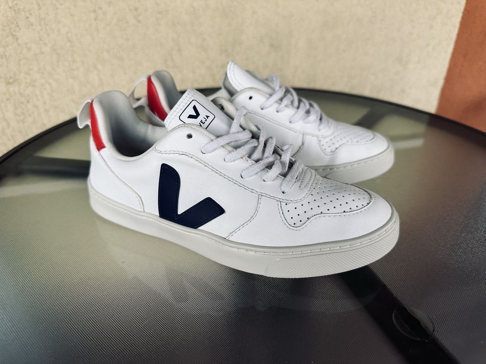 Veja white cobalt pekin 35.5