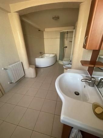 Дава се под наем Къща в Пловдив, Каменица 2 - 582 кв.м за 2500 € - Снимка #6