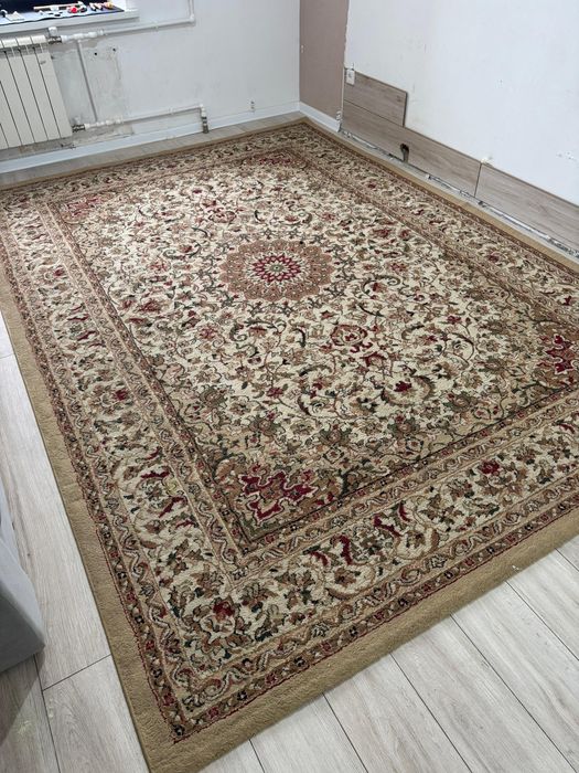 Продам ковер в хорошем состоянии.