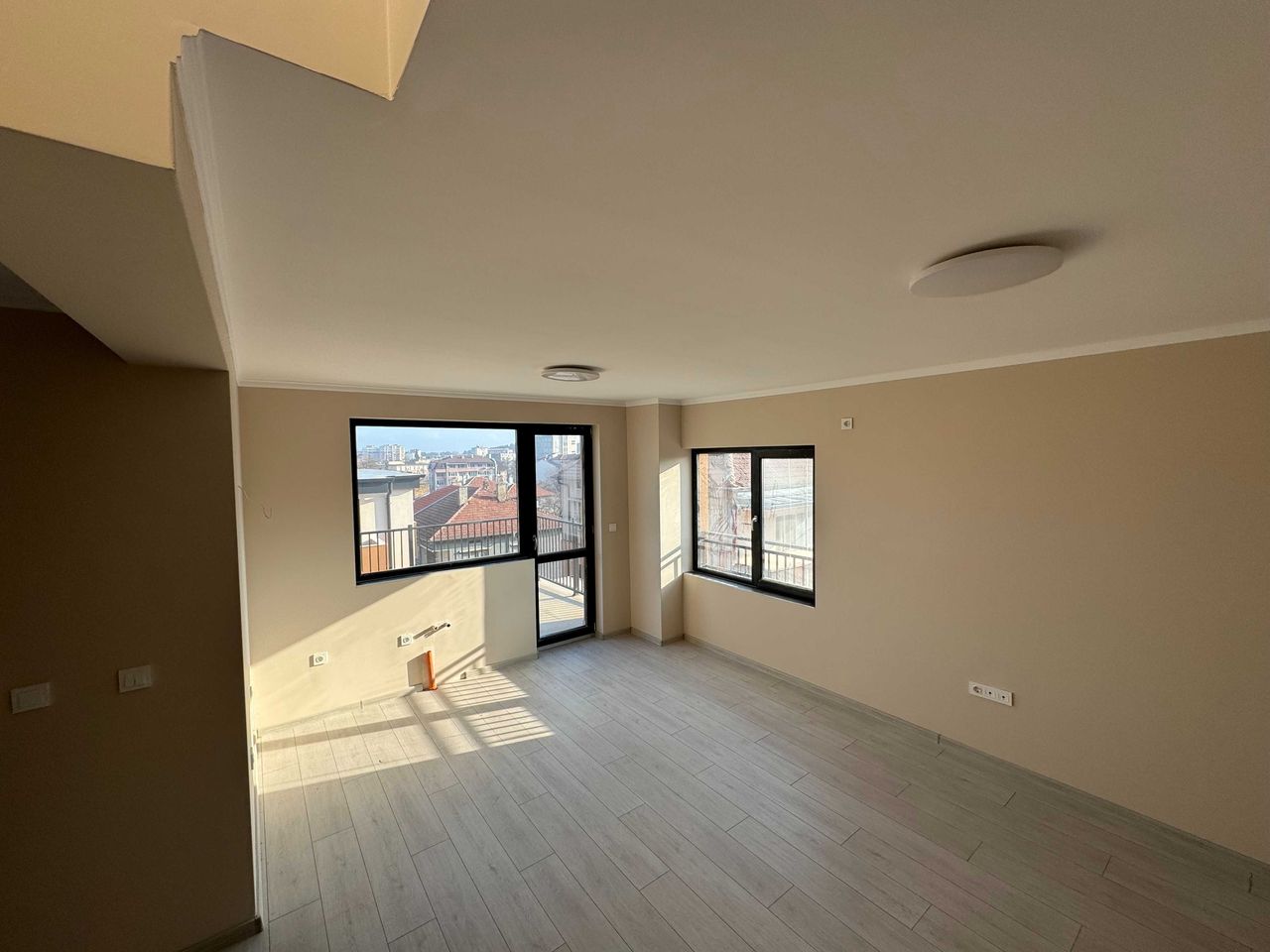 Продава се Тристаен апартамент в Търговище, Вароша - 179 кв.м за 823 €/кв.м - Снимка #3