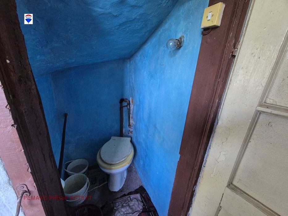 Къща на три етажа за продажба в с. Долно Абланово