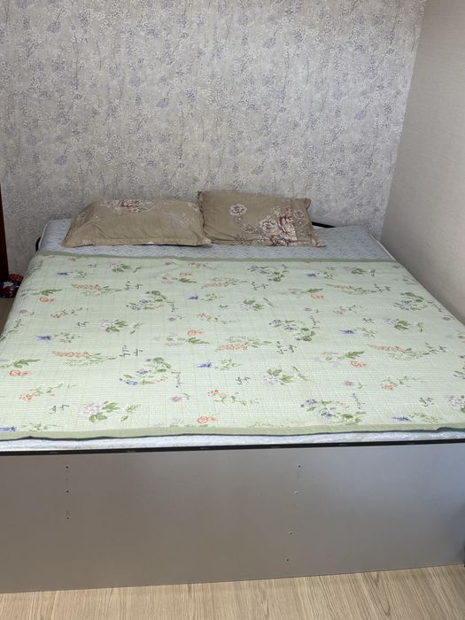 Двуспальная кровать