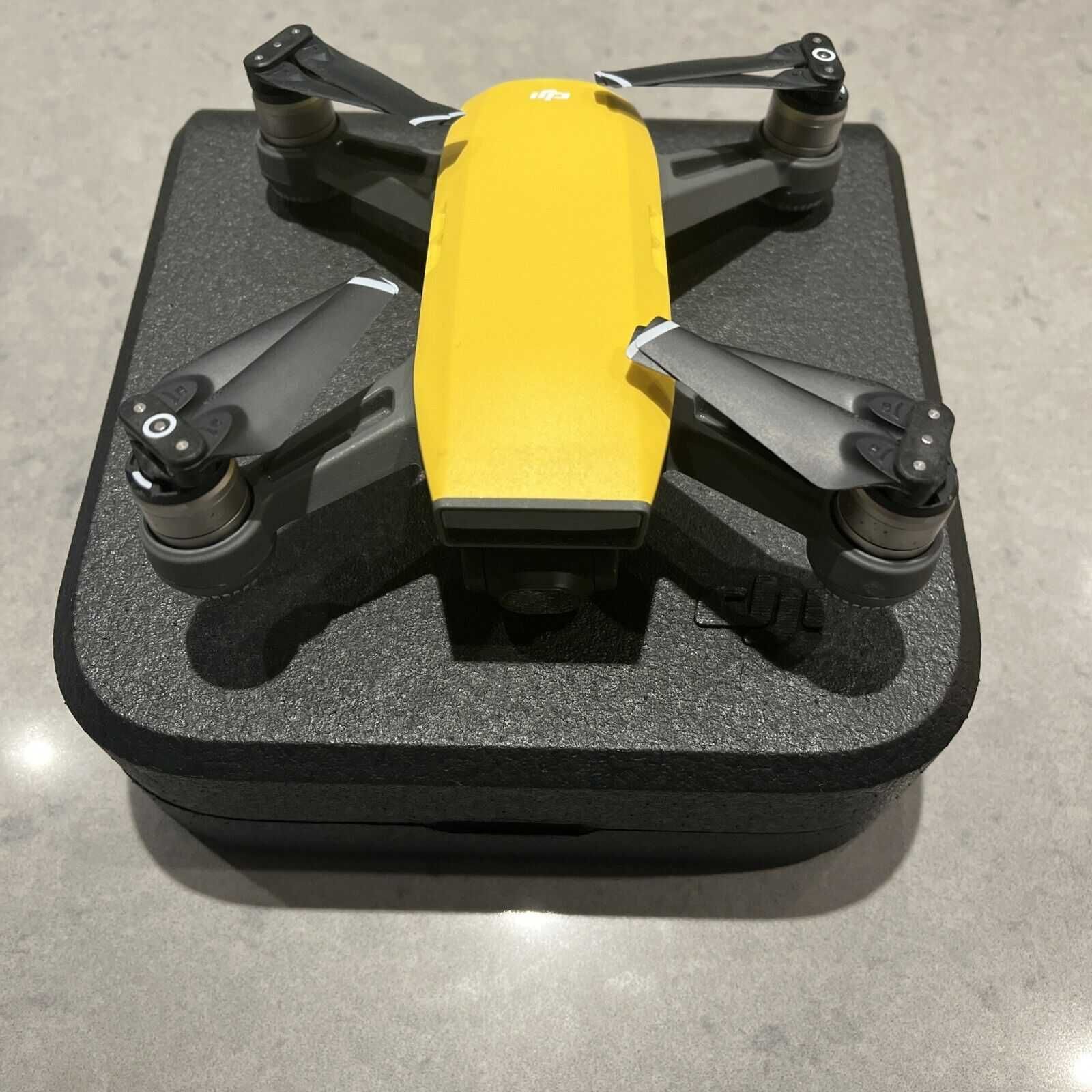 Дрон DJI Spark като нов с дистанционно