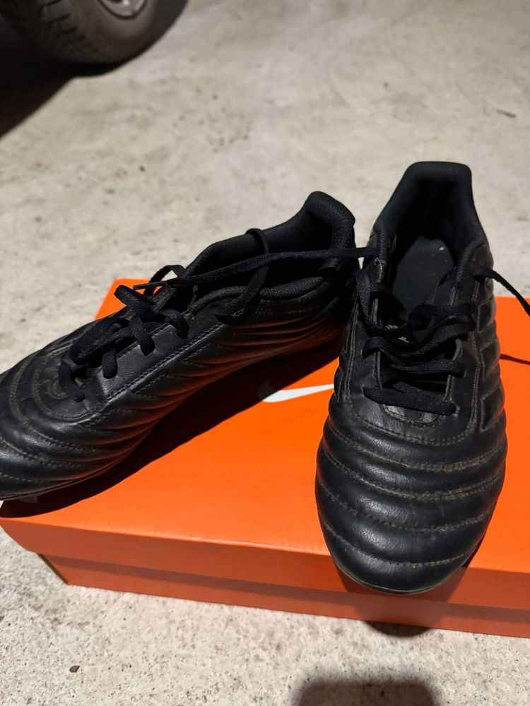 Продавам мъжки футболни обувки на Adidas Copa 41 и 1/3