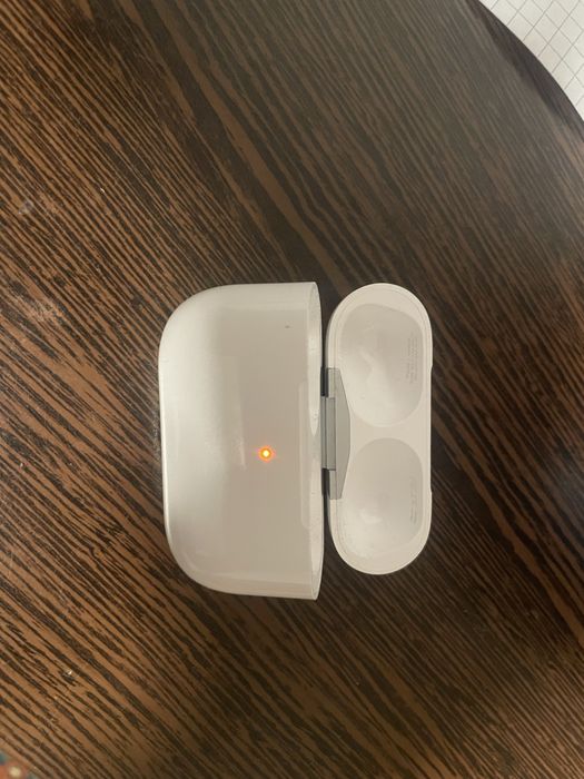 casteta airpods pro 3