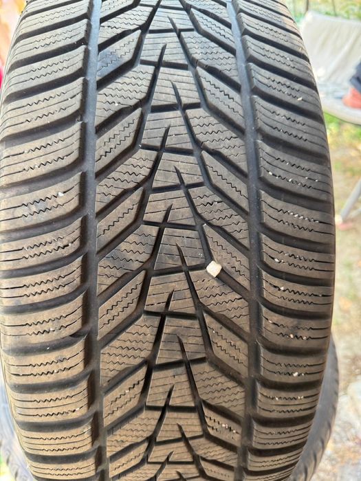 Cauciucuri iarna ca noi Hankook 255/45/R20 105V utilizate 1 sezon