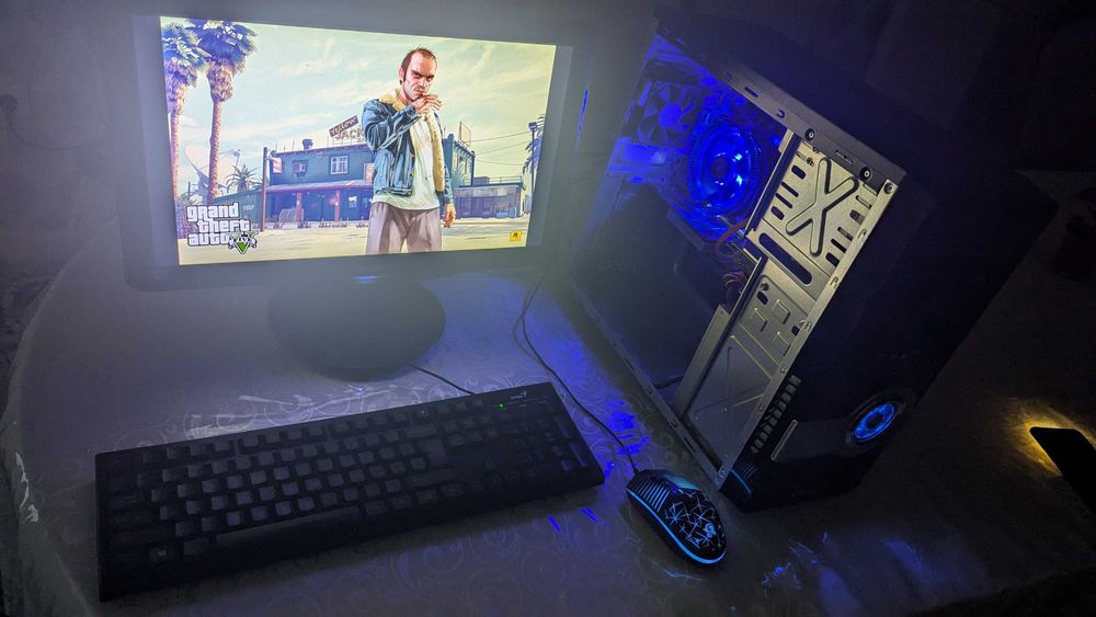 Компьютер видеокарта 2 гб озу 8 гб HDD 512 гб комплект монитор мышь