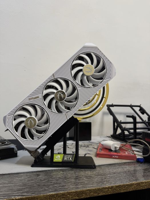 Продам Видеокарту RTX 5090
