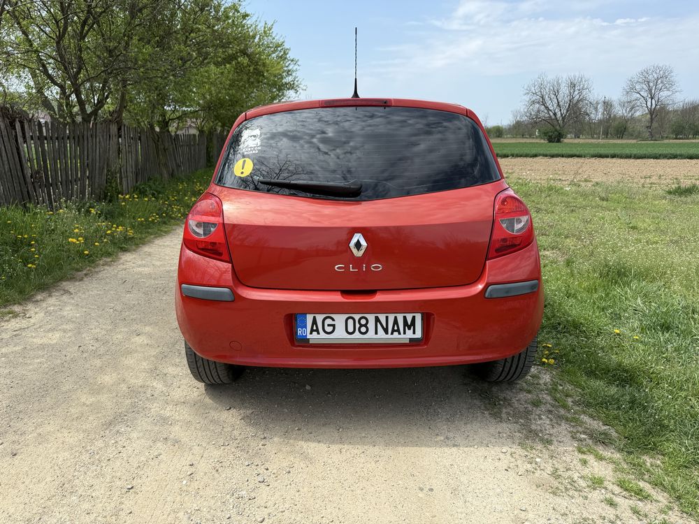 Renalult clio rosu
