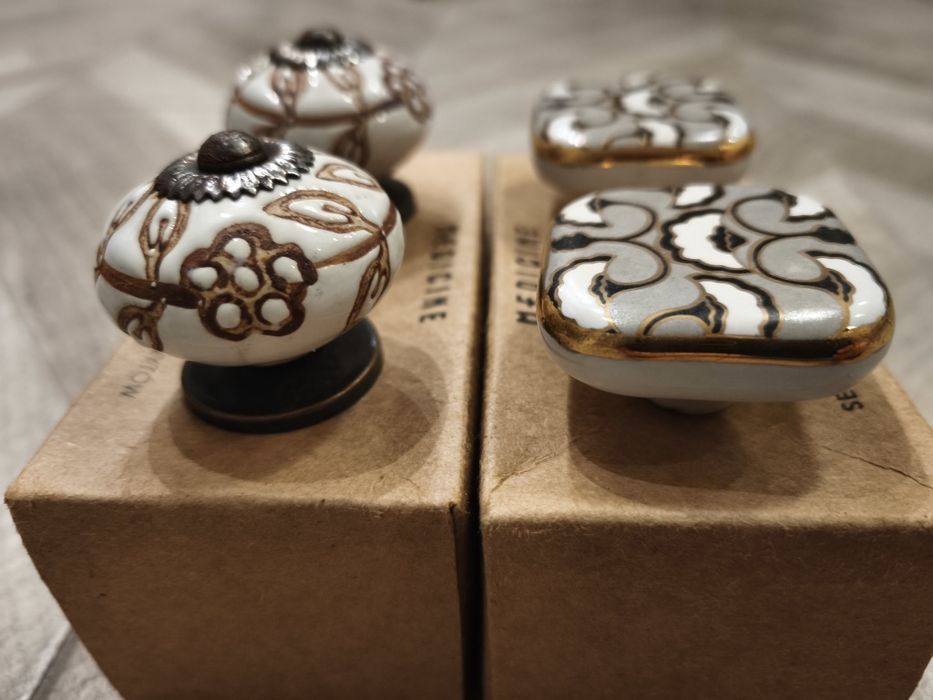 Порцеланови дръжки за мебели с цветни мотиви