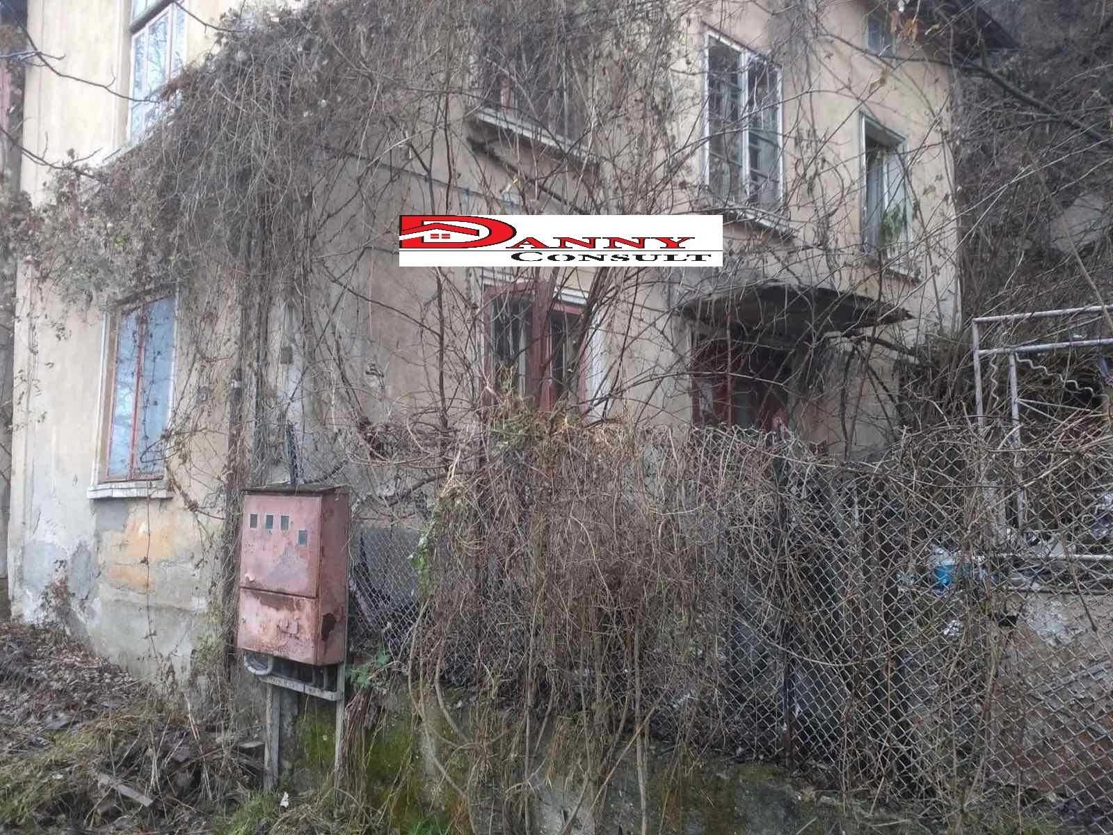 Двуетажна стара къща за продажба в гр. Плачковци