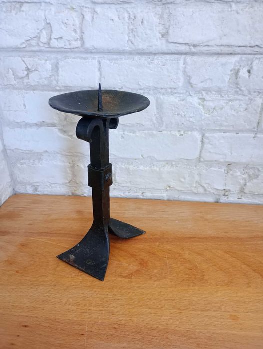 Стар свещник от ковано желязо