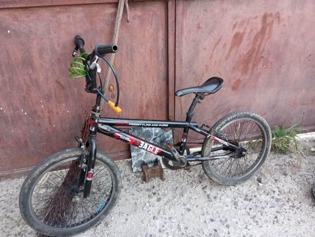 Bicicleta BMX pentru copii