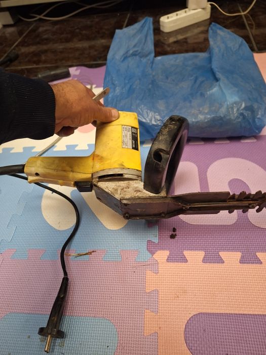 Foarfeca electrica de tuns gard viu tuia