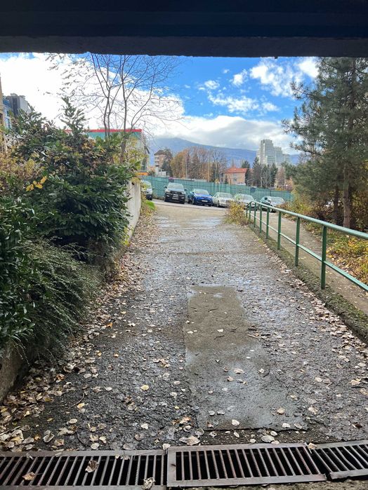 Гараж кв. Изток ул. Д-р Любен Русев