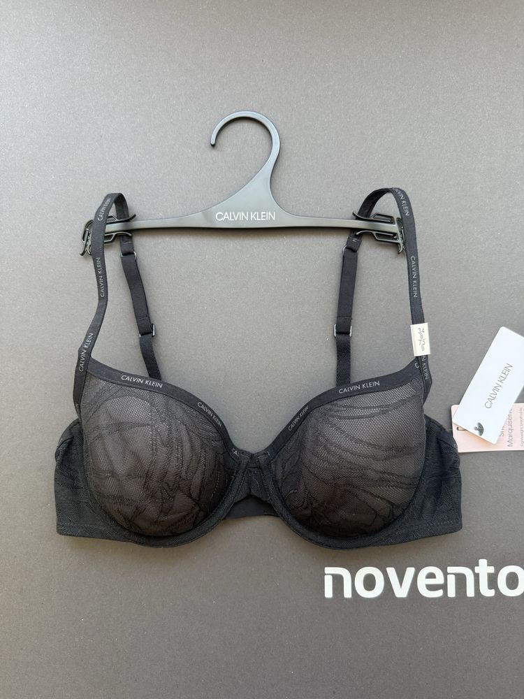 Стилен комплект сутиен /75B/ и прашки /XS/ Calvin Klein