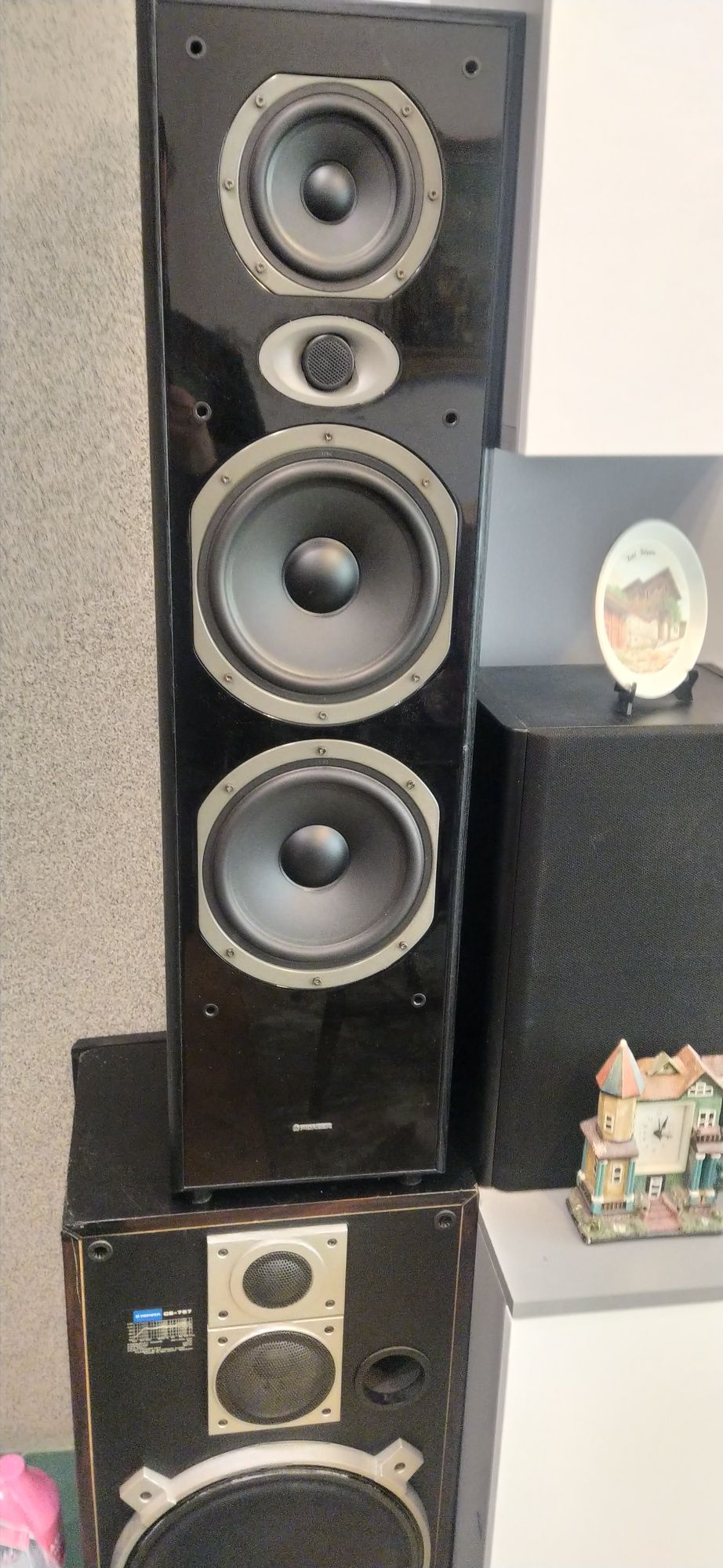 Тонколони Pioneer