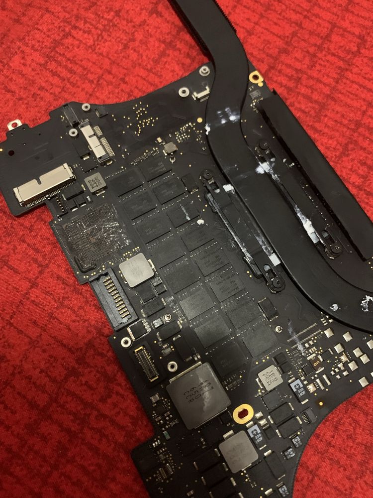 Placǎ de bazǎ Macbook pro 15 2015 mid A1398 Defectǎ.