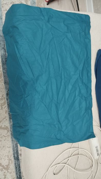 Отдам наволочки 2 штуки на подушки. Бирюзовые