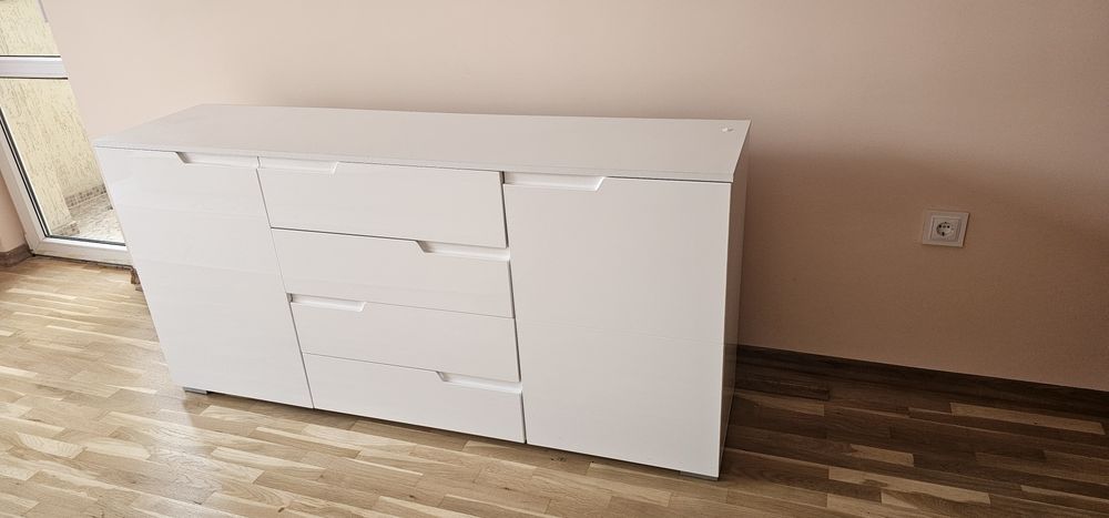 Бял шкаф от Айко