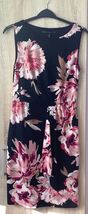 Vând rochie White House/Black Market, noua, mărime 34/35, negru-floral