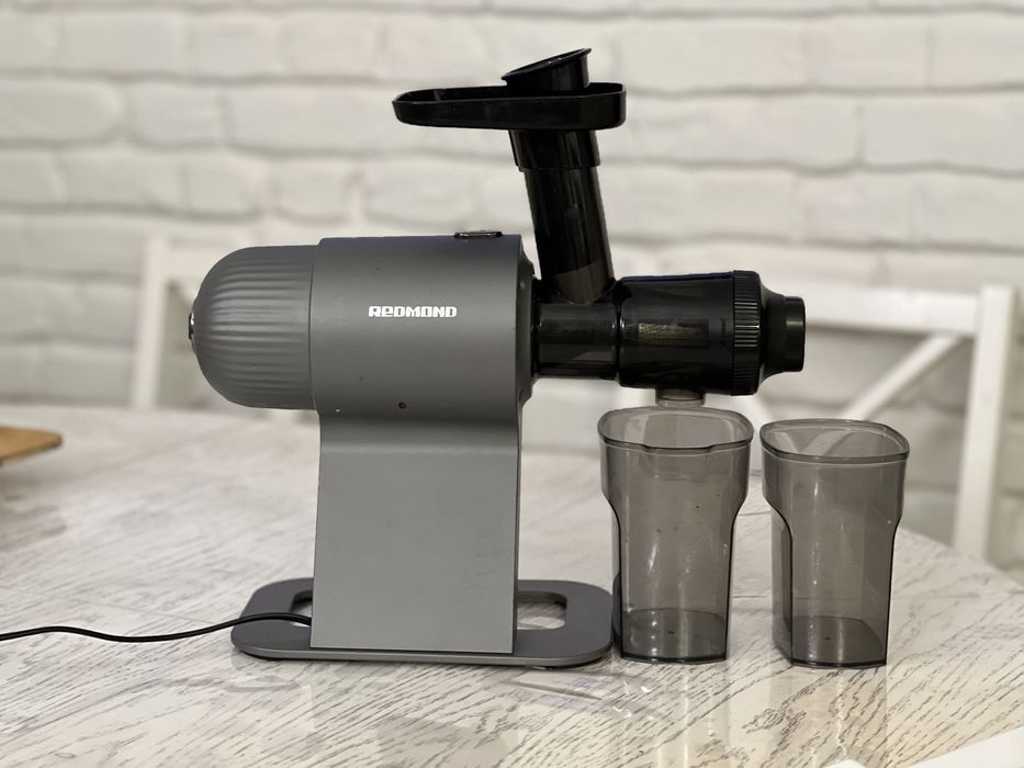 Шнековая соковыжималка