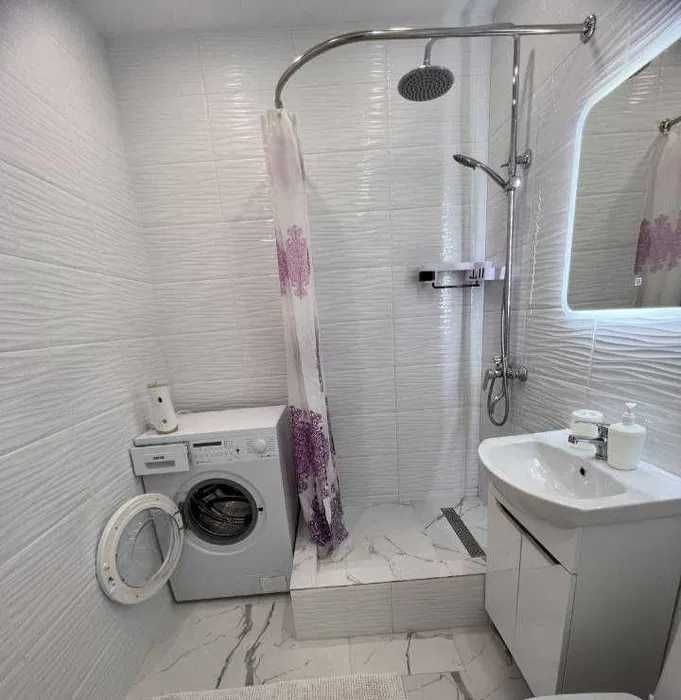 Ц-4 • Алайский рынок • 1-комн • 40 м² • этаж 2/5 • [M:0290]