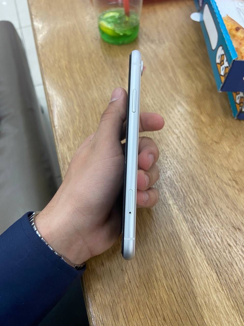 iPhone XR 64гб!!!